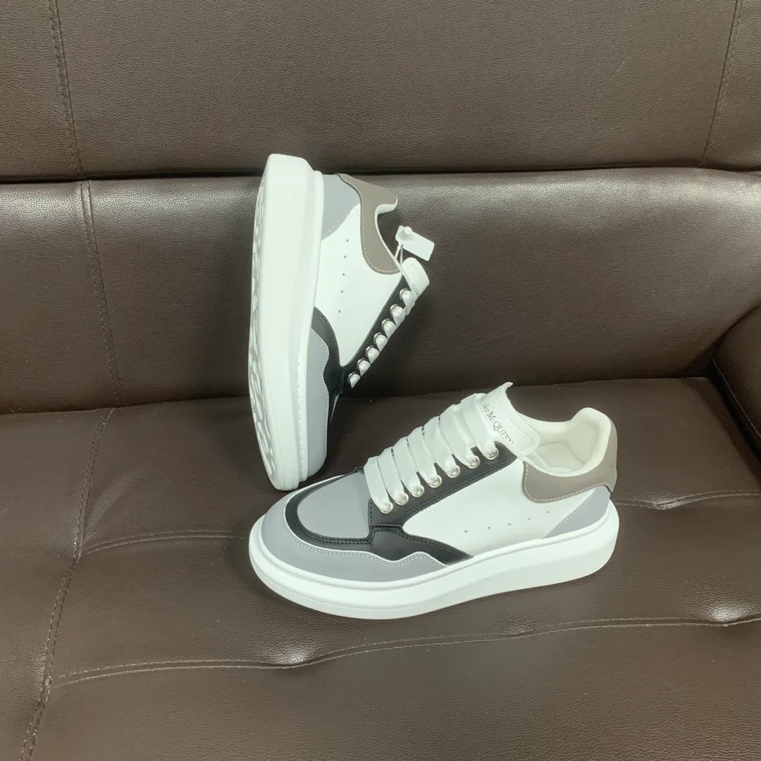 👟👟Ex-factory price 600👟👟 Professional McQueen factory. Top version. Couple style Alexander McQUEEN high version has been upgraded to the highest quality again✅ 💪McQueen Spring, Summer, Autumn and Winter top version Purchasing level✅ Recruiting nationwide online and offline agents to join🤝 🏆Fabric: Original materials imported from Italy. Texture, water-resistant and non-discoloring 🏆Inner lining: ️A-grade Italian imported lining resistant to dirt, sweat-absorbent, breathable and comfortable 🏆Foot pads: top-grade imported Italian super-soft cowhide leather 🏆Outsole: PU+counter 1:1 🏆Shoe box: original white box. Plus white flip cover for double-layer protection. Cloth bag. Handbag. Certificate of 1:1 mold opening, 4-piece set. Delivered with a pair of shoelaces. 🖕🏿🖕🏿🖕🏿 You can choose any pair of shoelaces in any color of our factory 🏆Code number: women's 34-41. men's 38-46 🏆Special remarks (women's code 34.40.41, men's code 38.45.46 is customized, no returns or exchanges) Win-win cooperation 🤝